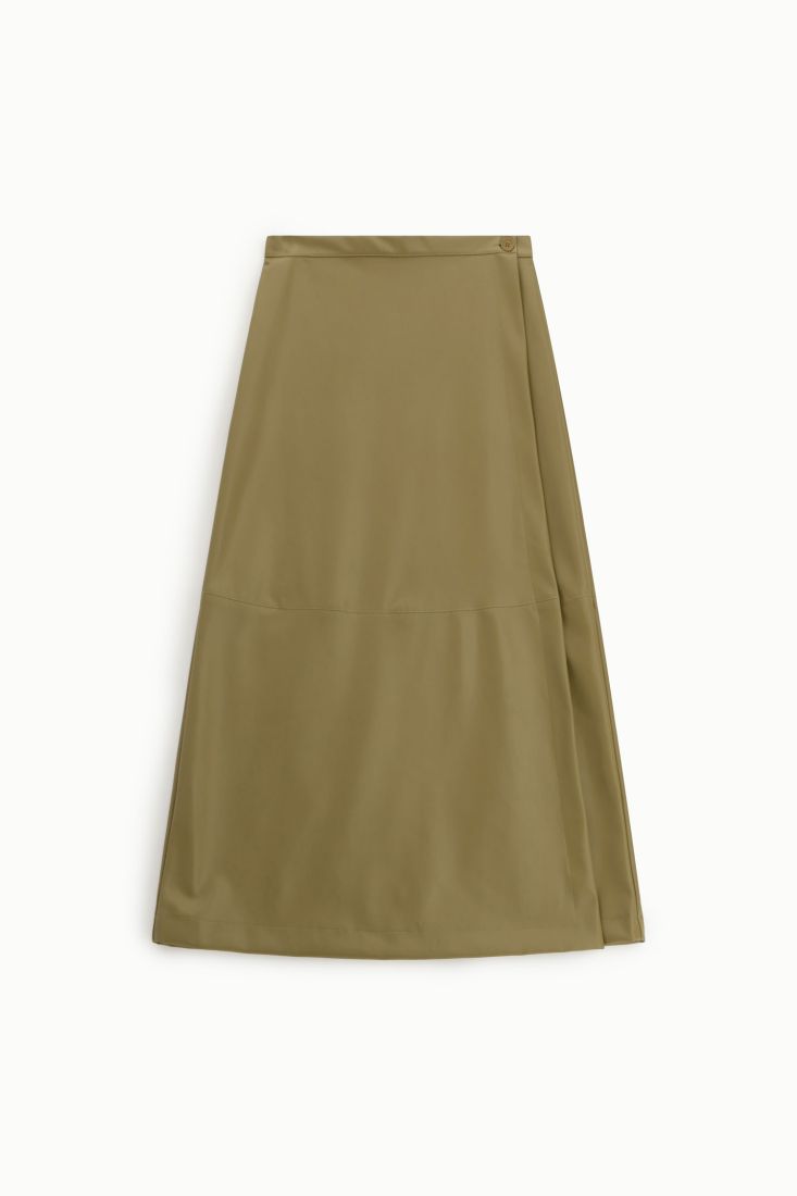High-waisted long skirt with side fastening