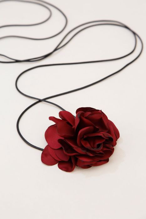 Solid-colour choker with rose appliqué