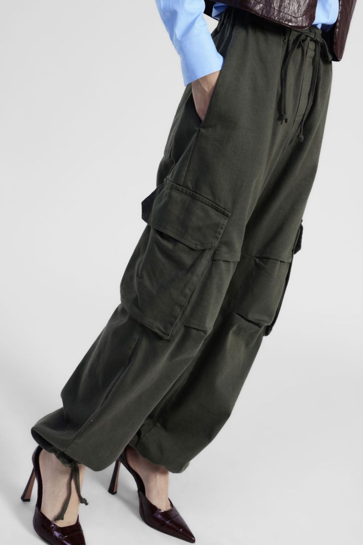 Trousers cargo fit with patch pockets and drawstring