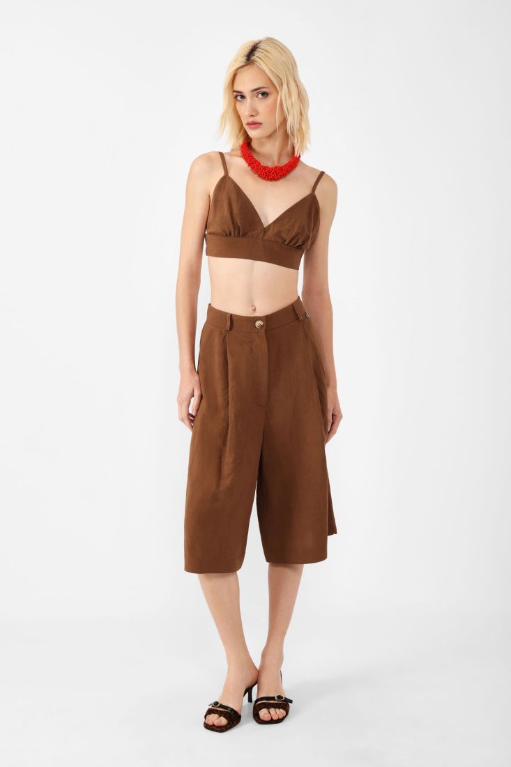 Bermuda short with darts