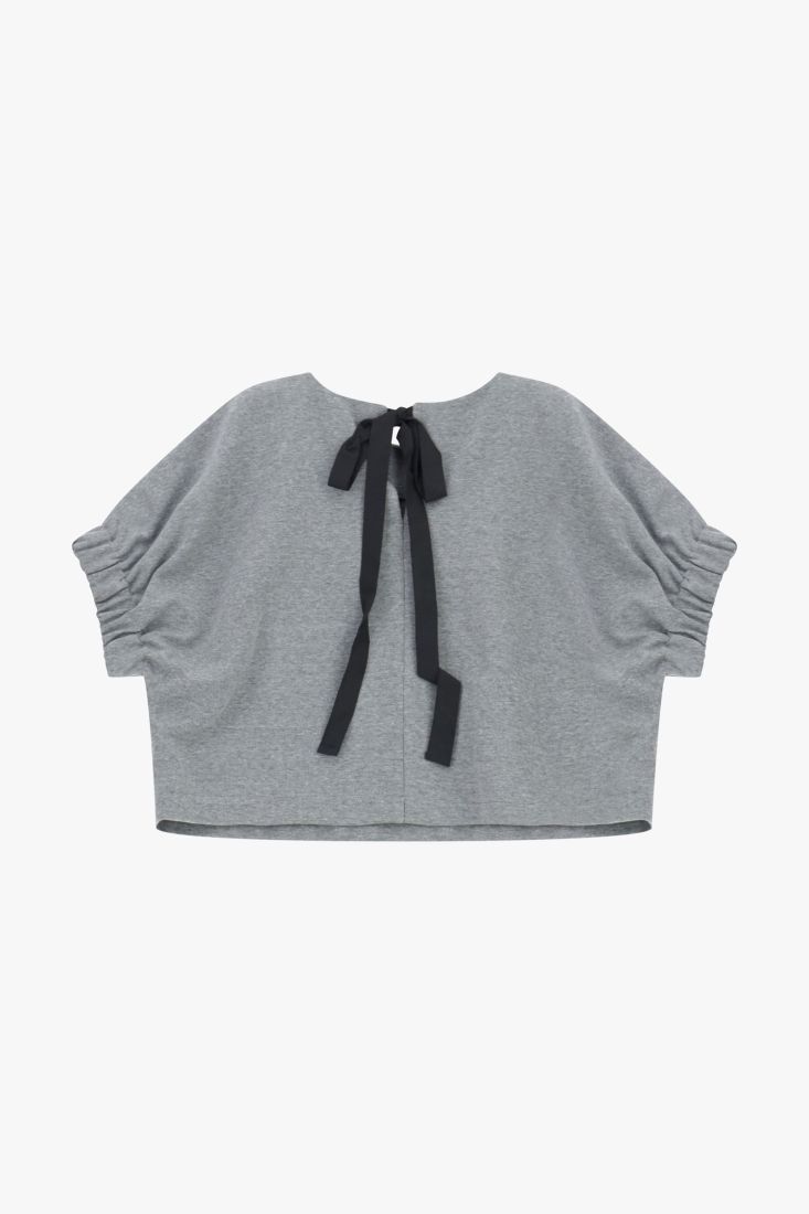 Sweatshirt with ruffled sleeves and bow