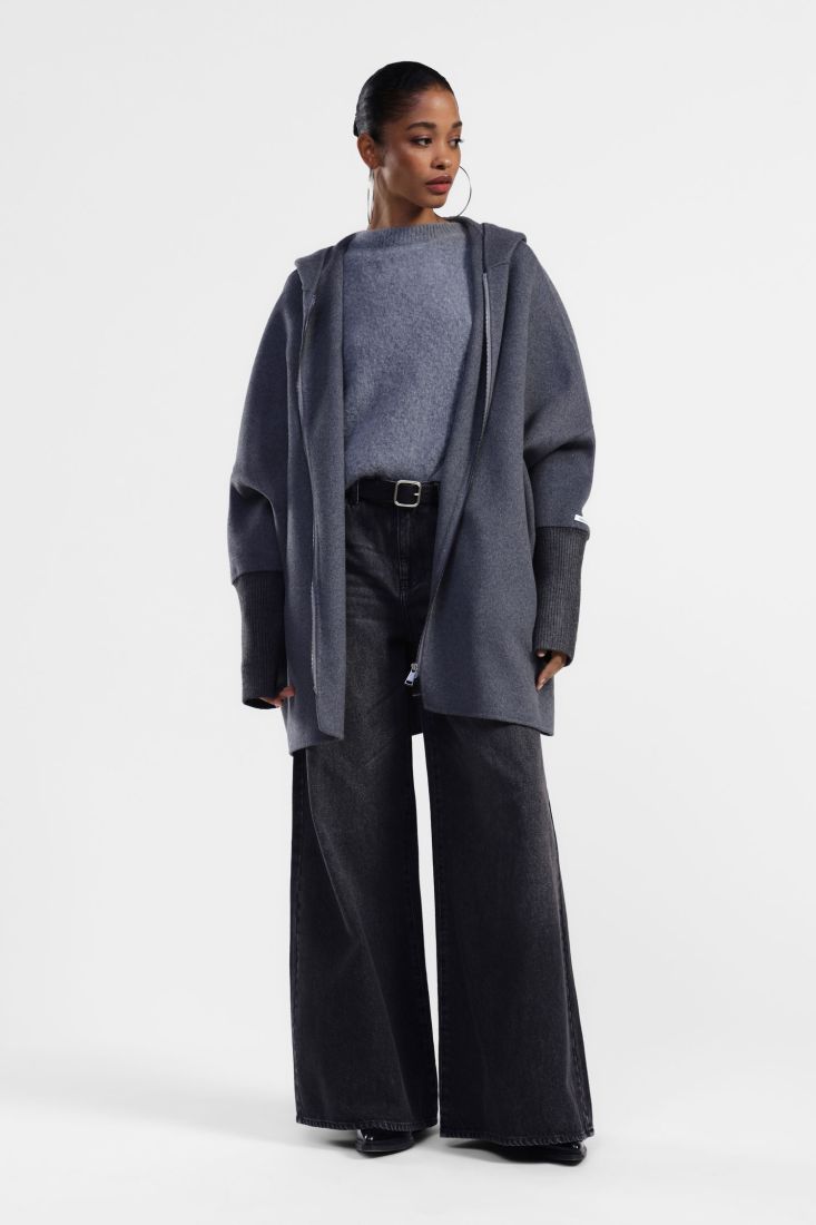 Oversize coat with hood and zip