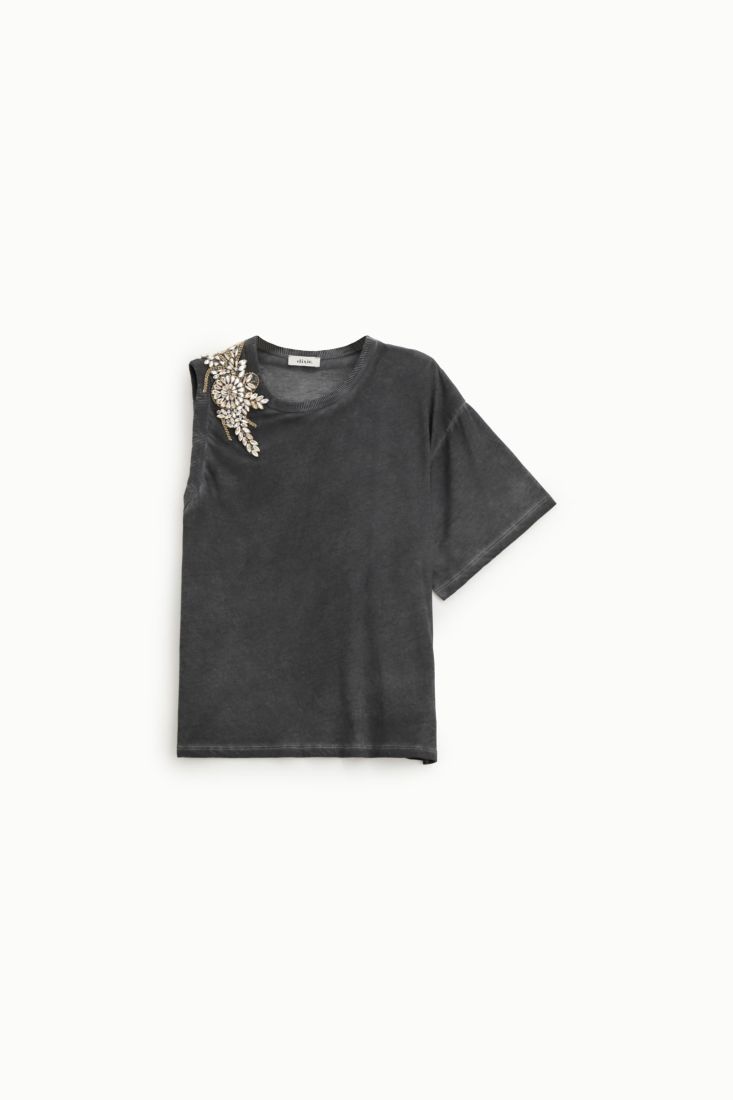 Short-sleeved T-shirt with jewel application