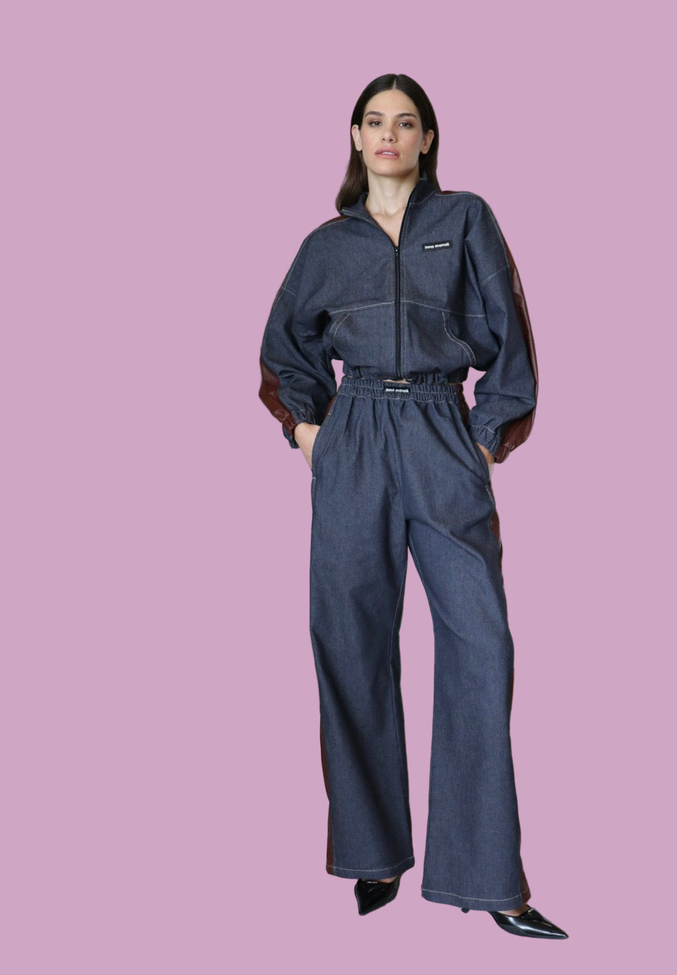 Denim short jacket with zipper on the front