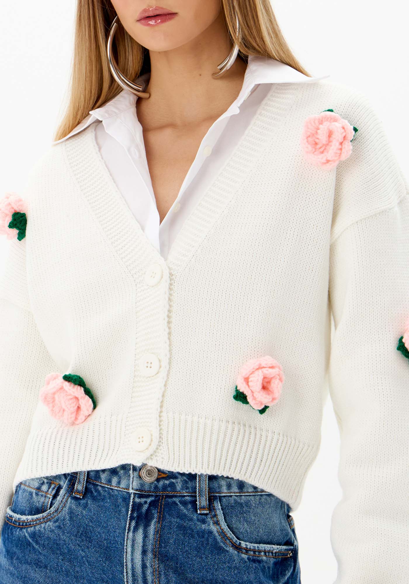 Offwhite knit cardigan with flowers