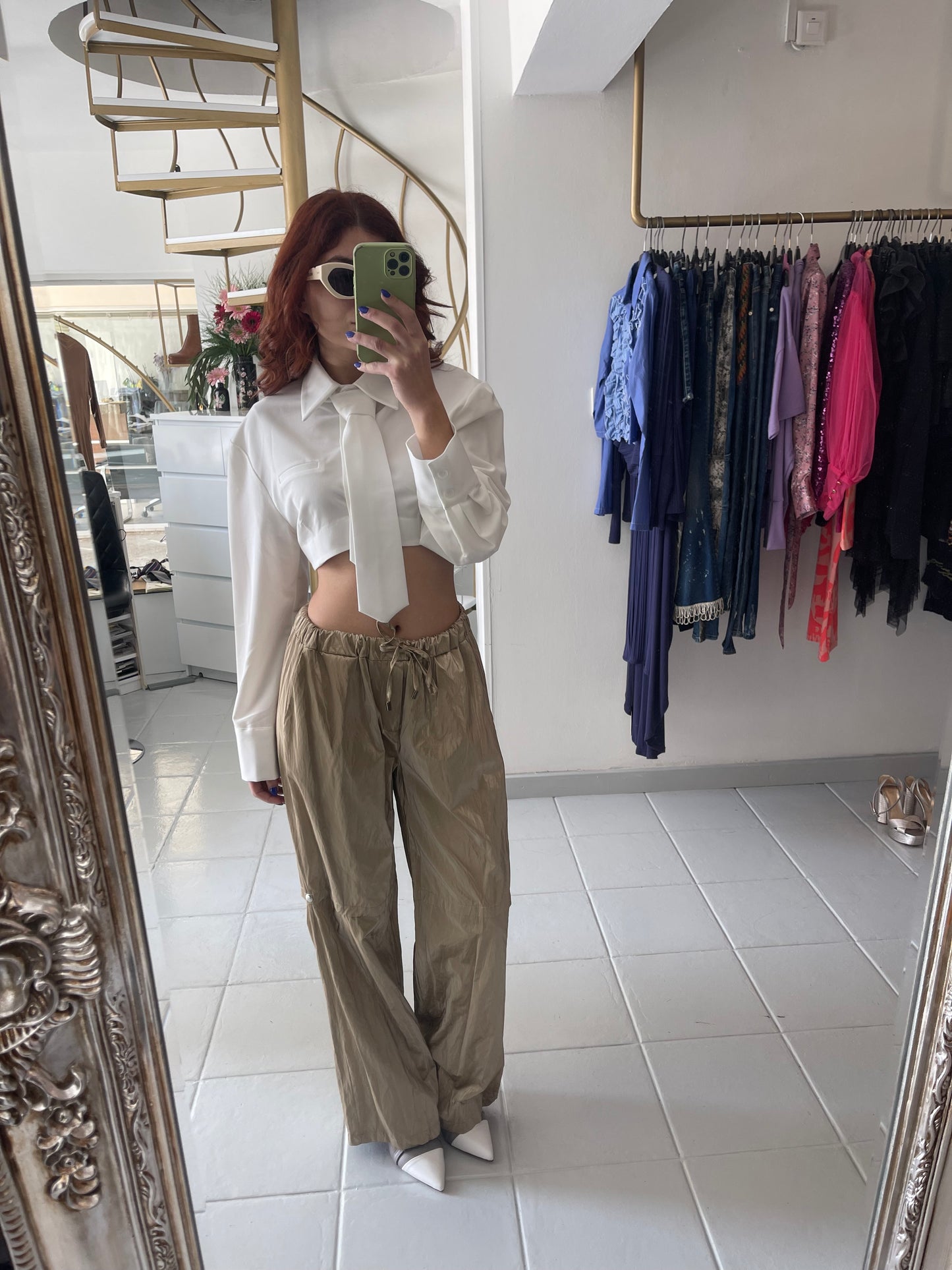 Metallic trouser with a slit on the knie