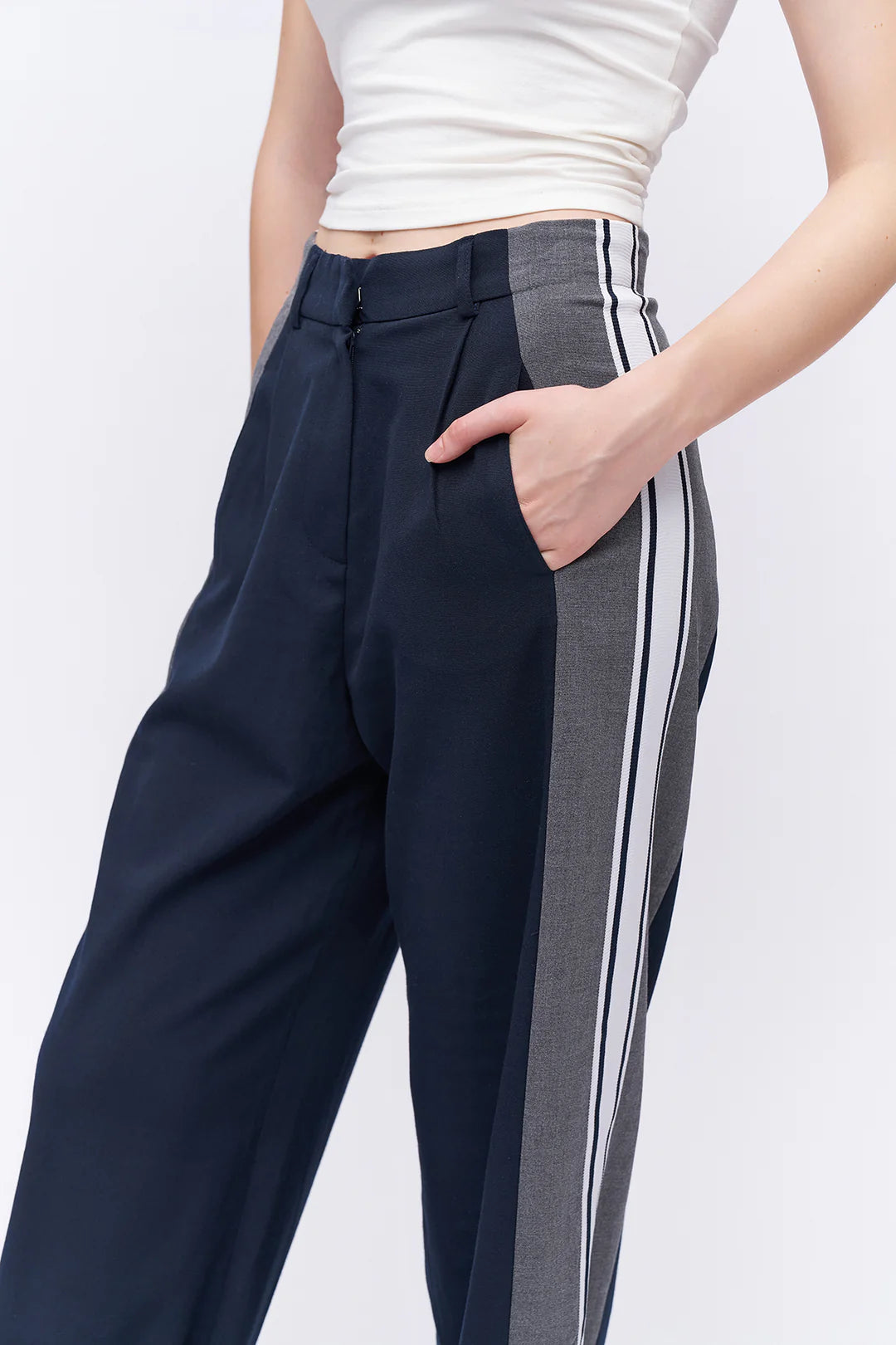 Blue highwaisted pants with stripe on the side