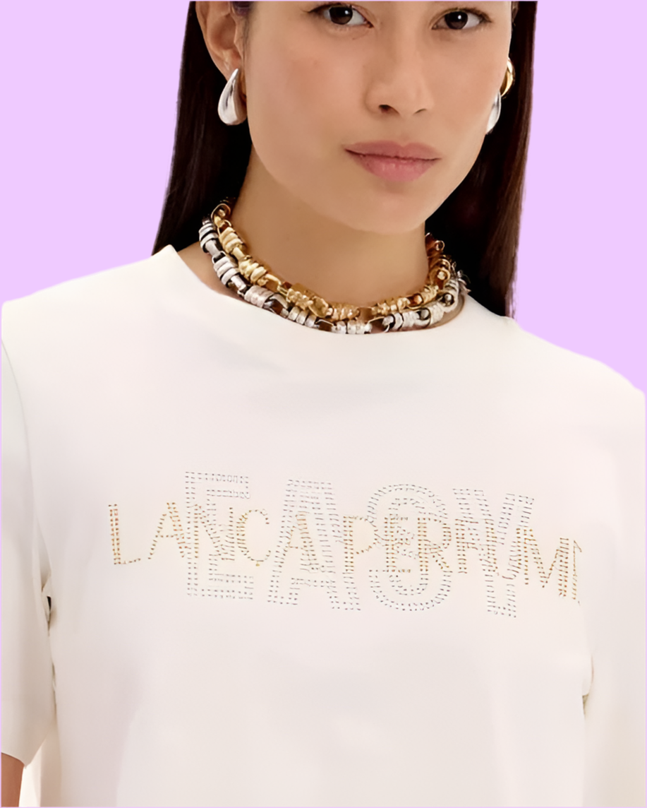 Short sleeve t-shirt with aplication