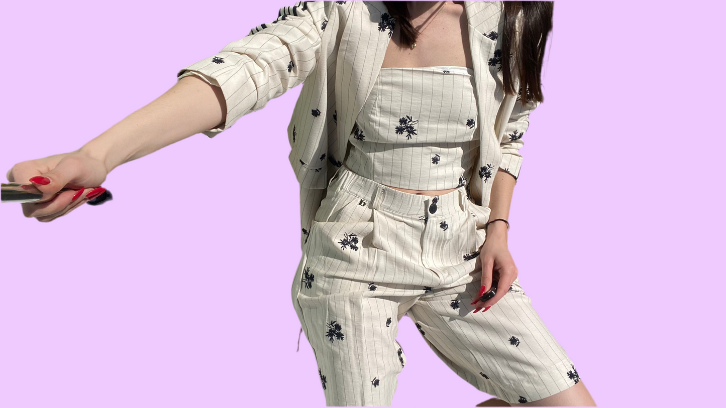Cream bermuda with embroidery