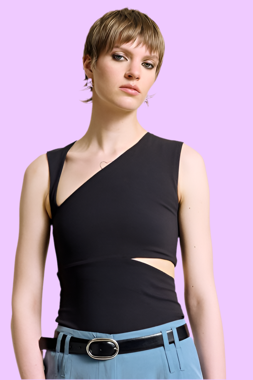 Assymetric neck-line top
