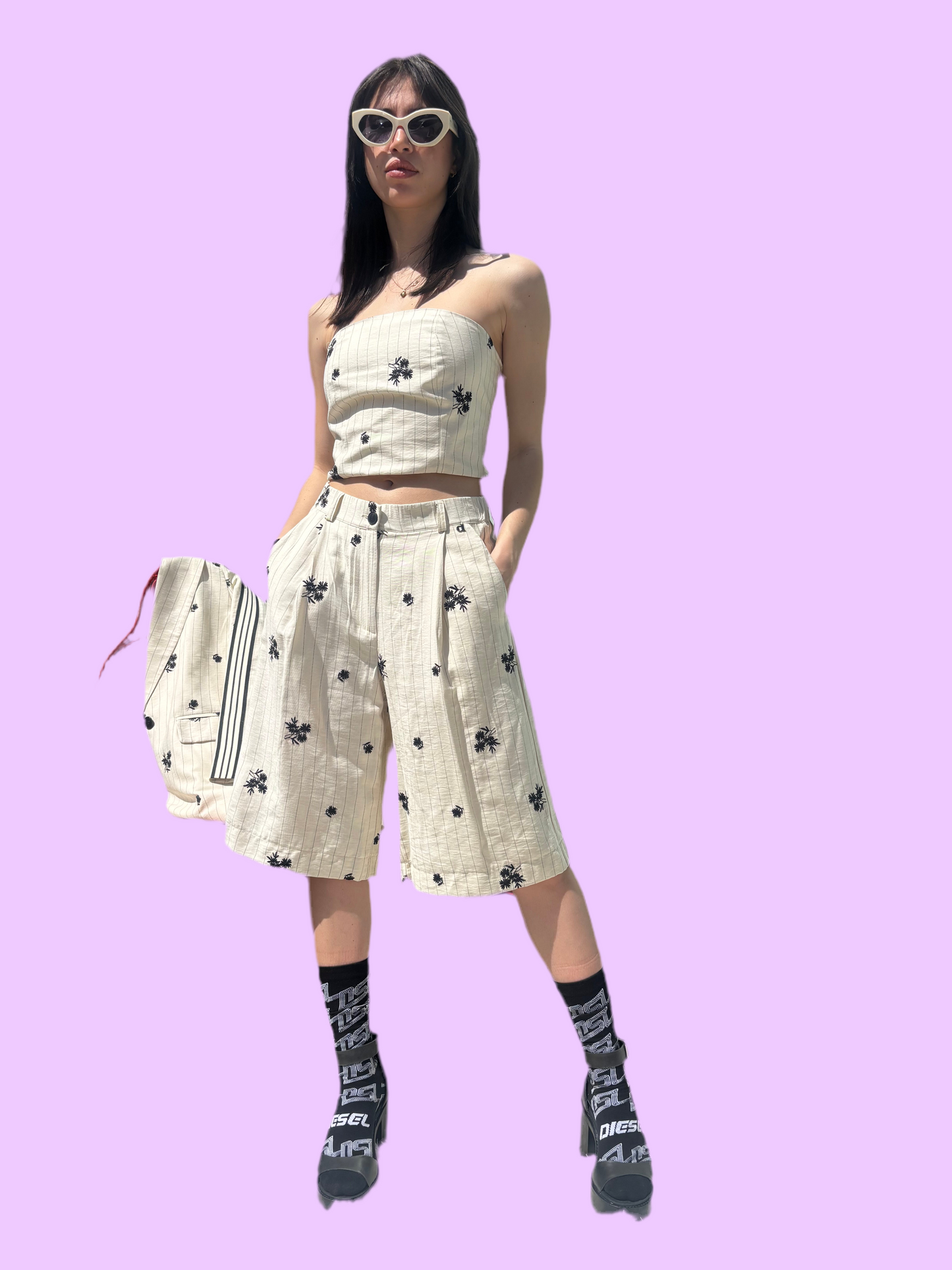 Cream bermuda with embroidery