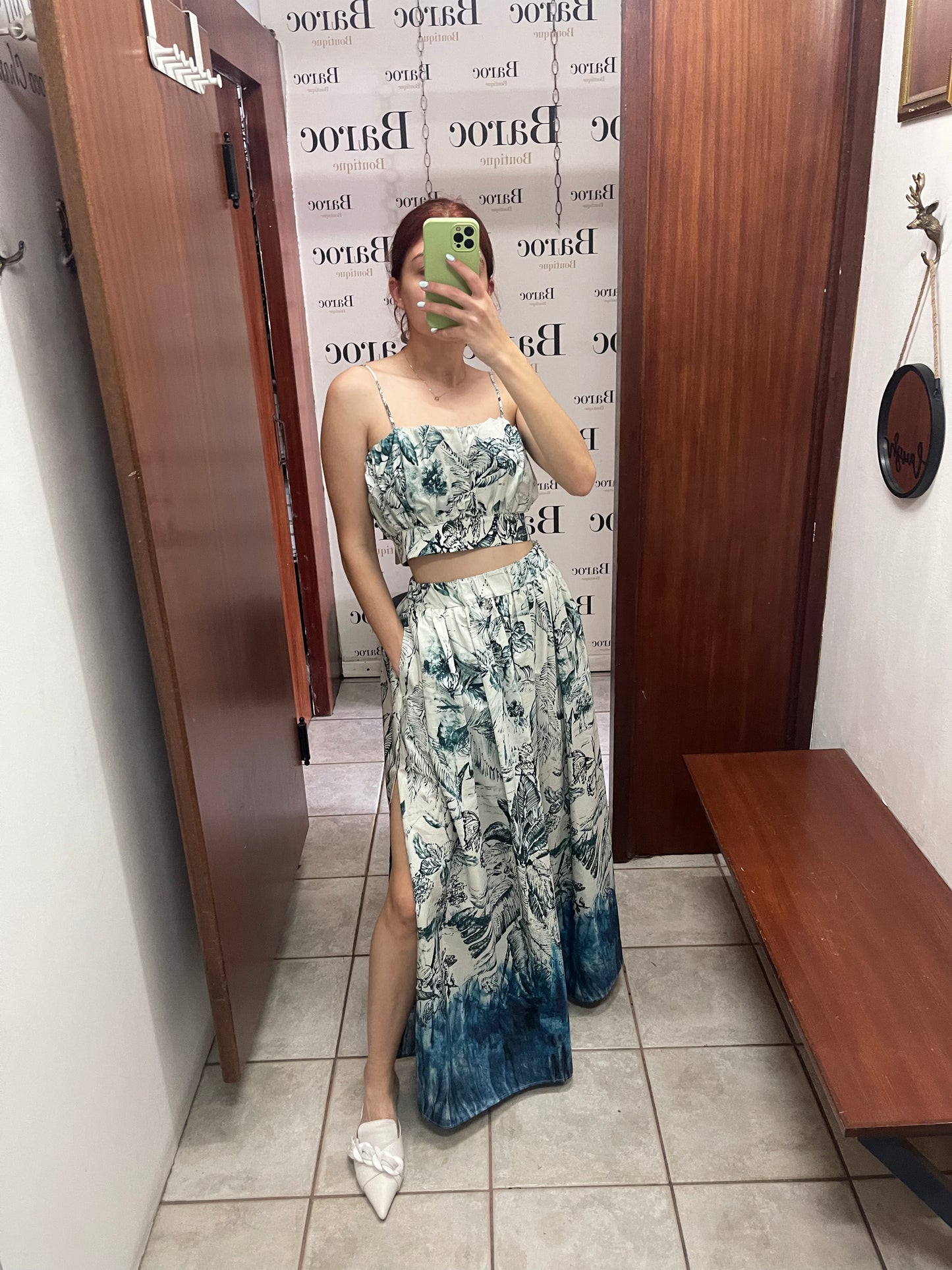Long skirt with slits on the sides