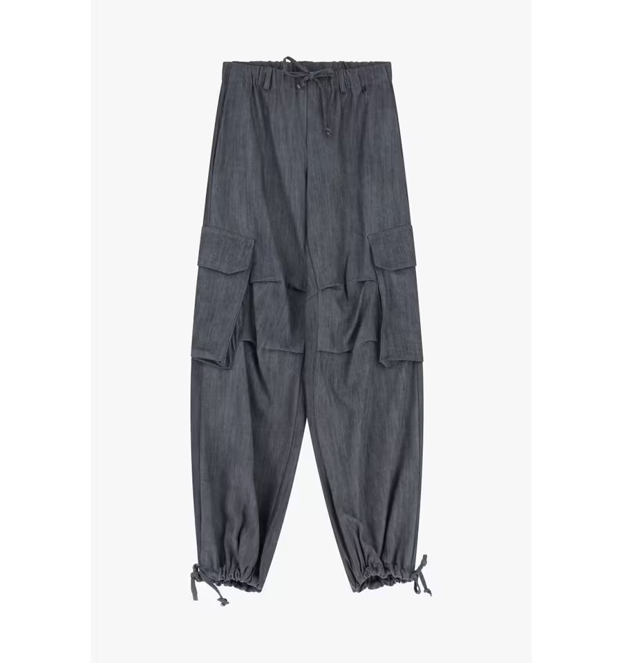 Jogging Trousers with large pockets and drawstring at bottom