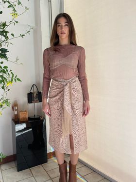 Have one Lace Skirt with a high slit Baroc Boutique
