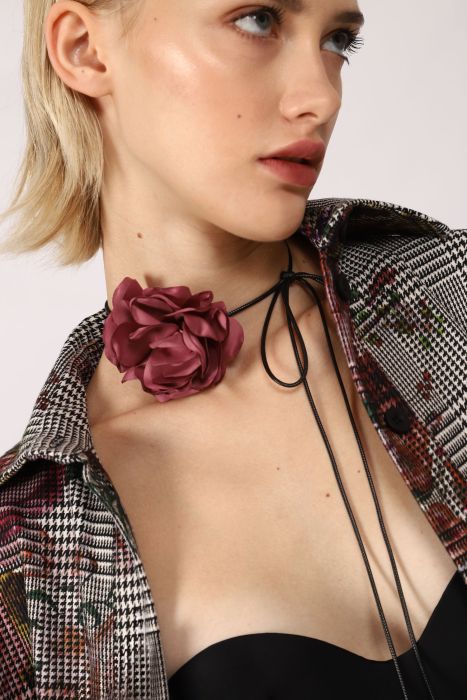 Solid-colour choker with rose appliqué