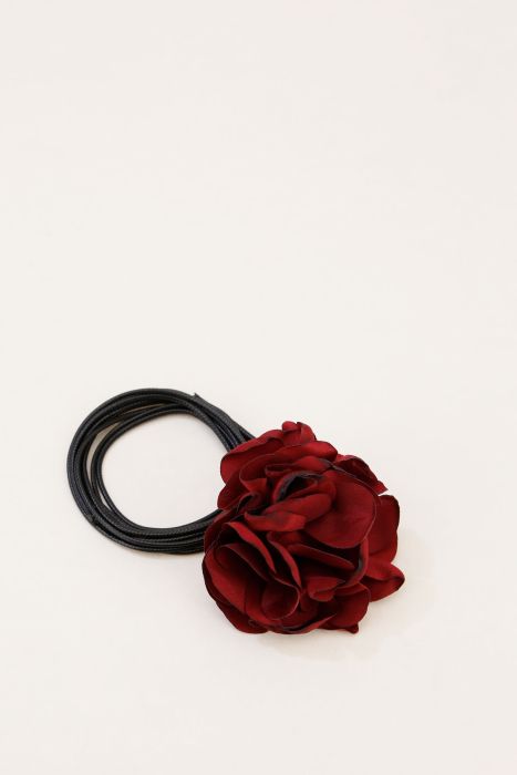 Solid-colour choker with rose appliqué