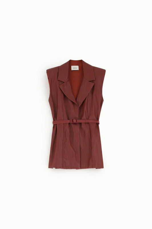 Sleeveless long jacket with belt and lapels