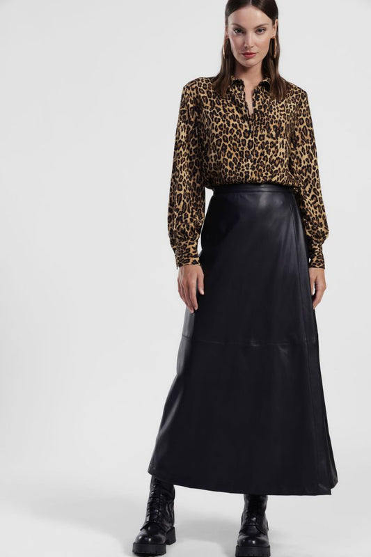 High-waisted long skirt with side fastening