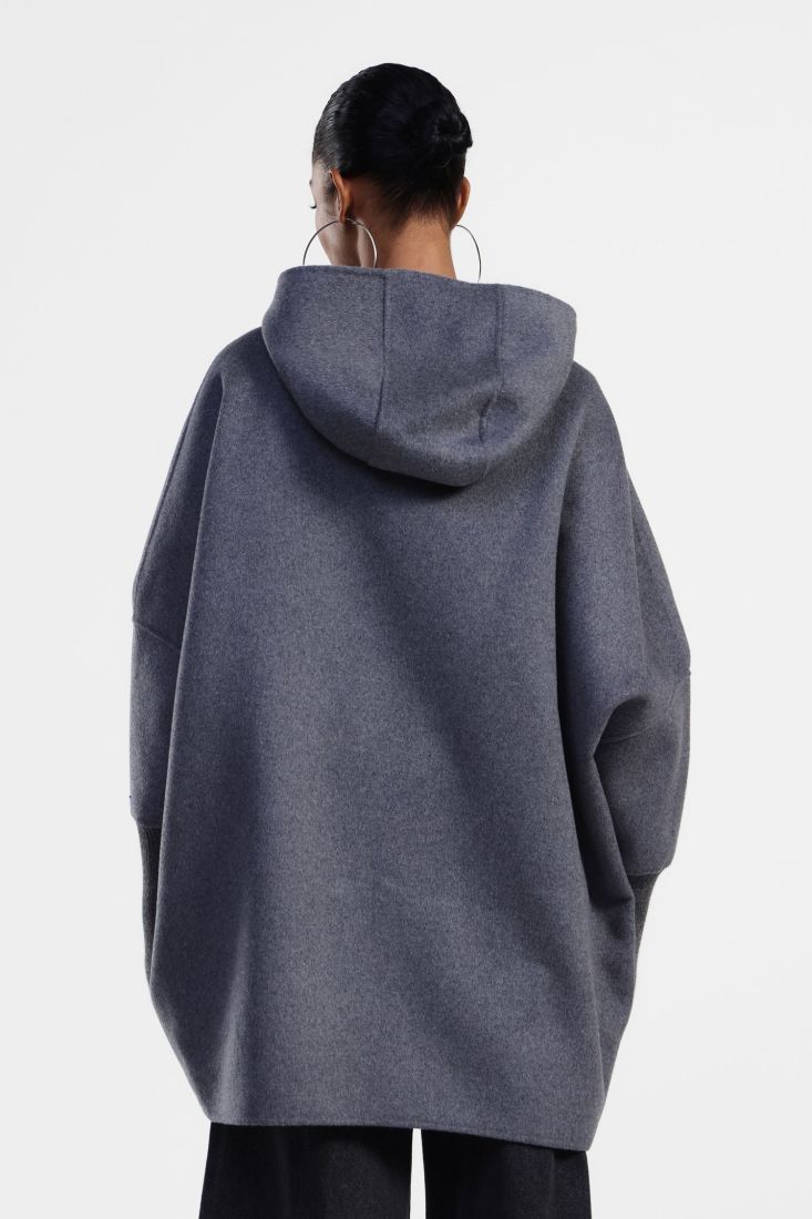 Oversize coat with hood and zip