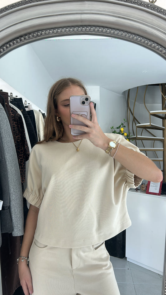 Sweatshirt with ruffled sleeves and bow