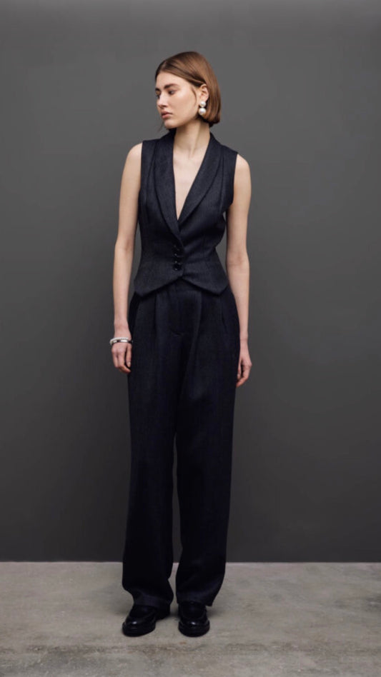 Gilet with round collar