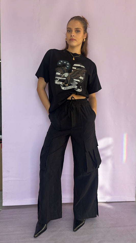 Black cargo trouser with drawstring on the waist