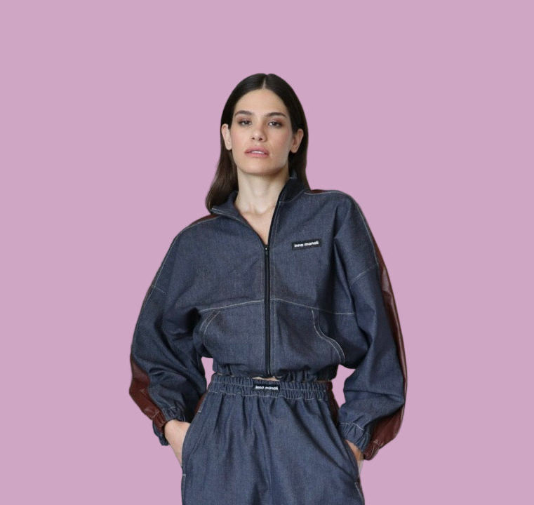 Denim short jacket with zipper on the front