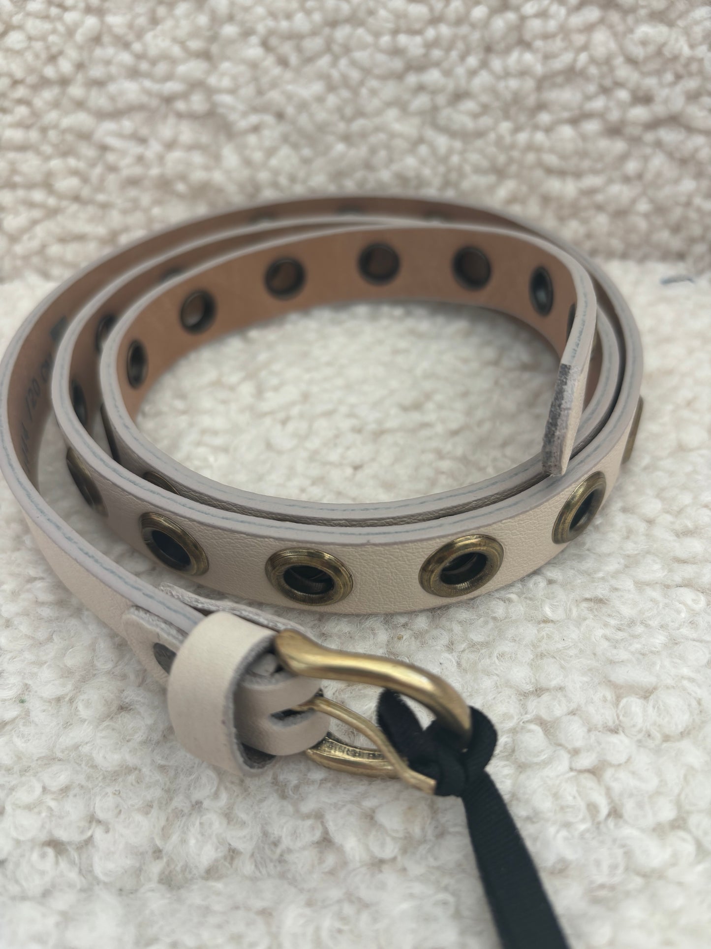 Beige thin leather belt