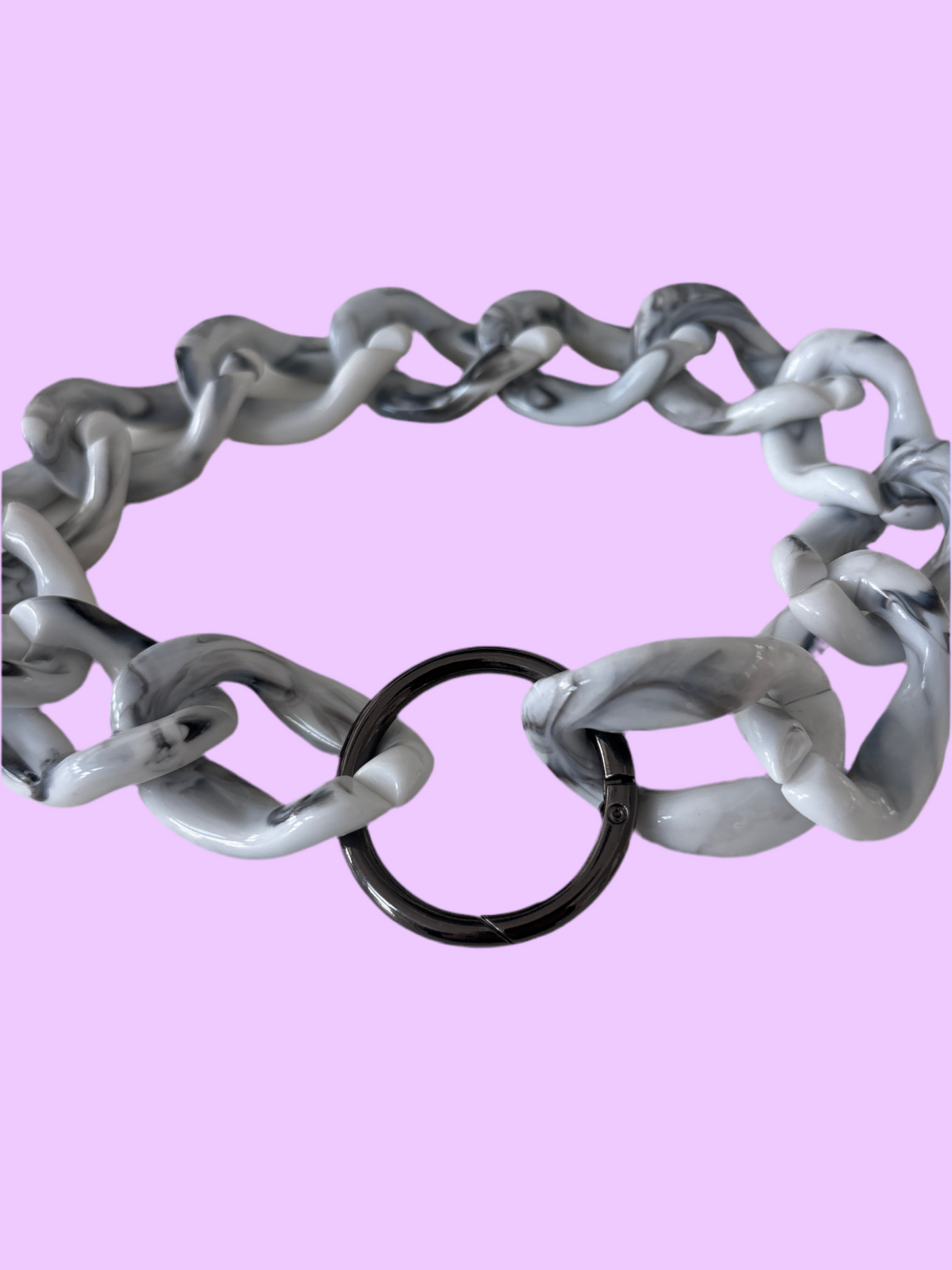Gray and white short necklace with a black buckle