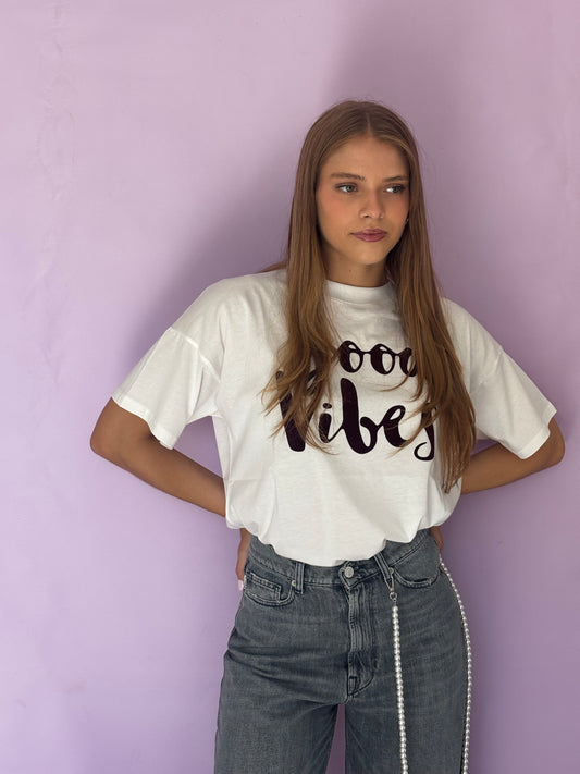 White Good Vibes t-shirt