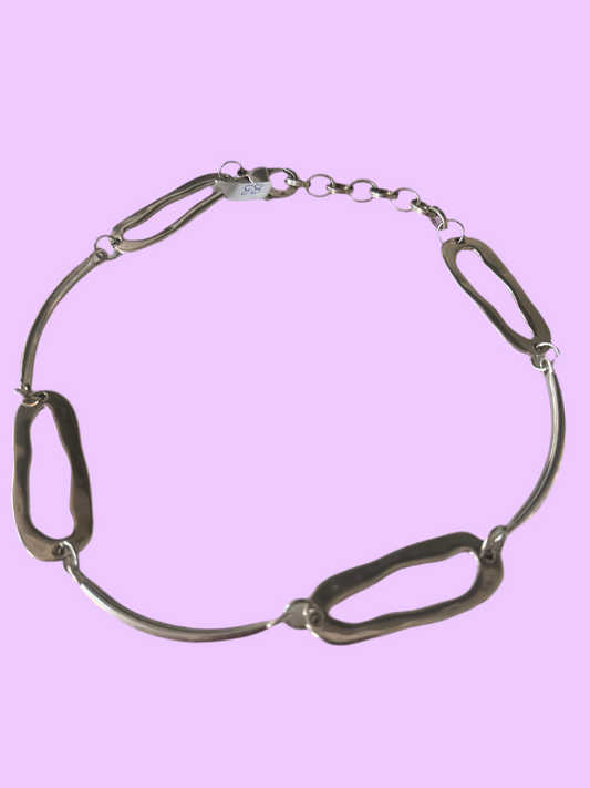 Silver short oval necklace