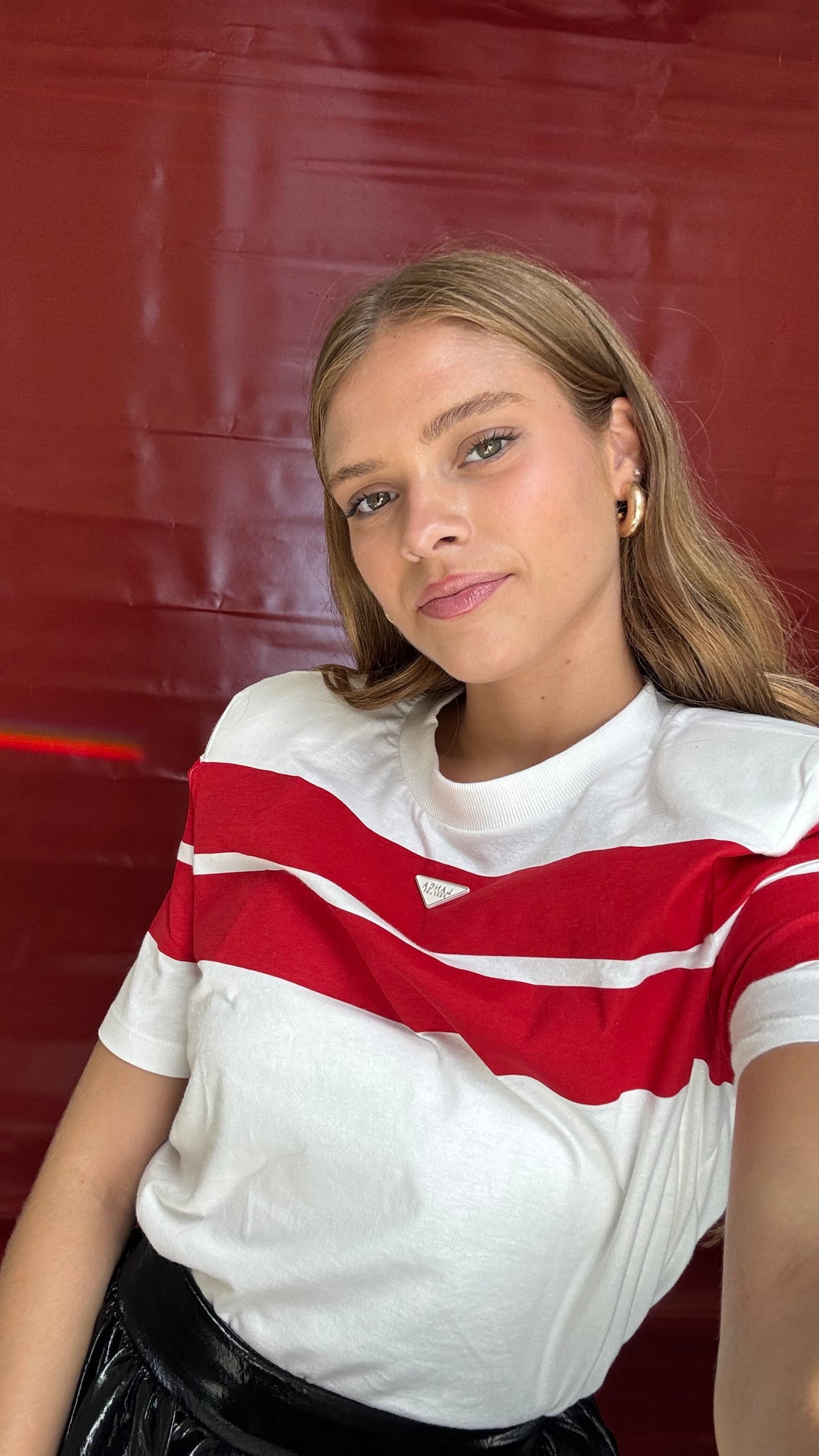 Short sleeve t-short with red stripes and padded shoulders