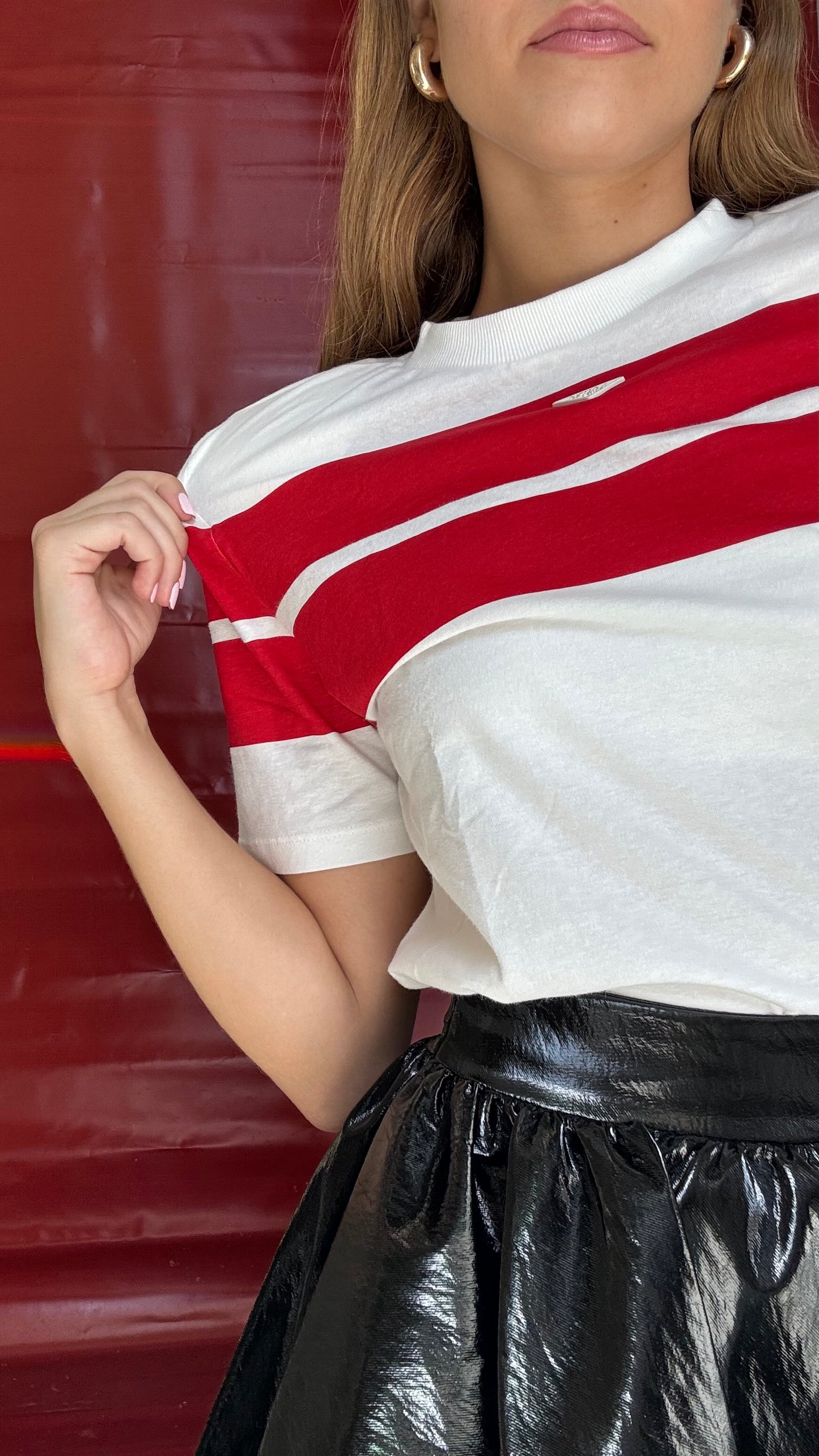 Short sleeve t-short with red stripes and padded shoulders