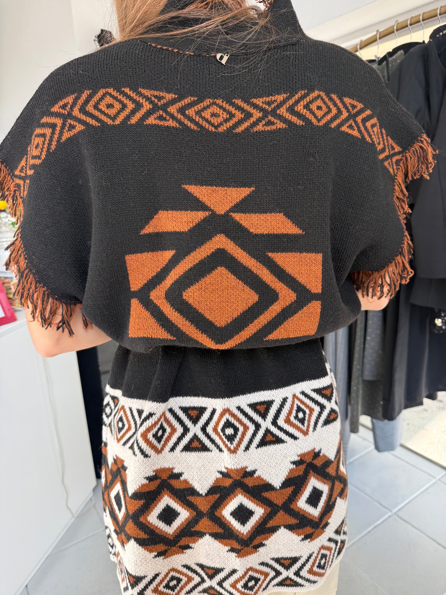 Sleeveless knit cardigan