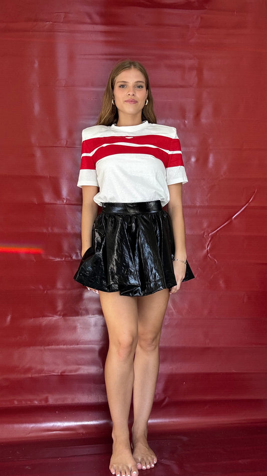 Short sleeve t-short with red stripes and padded shoulders