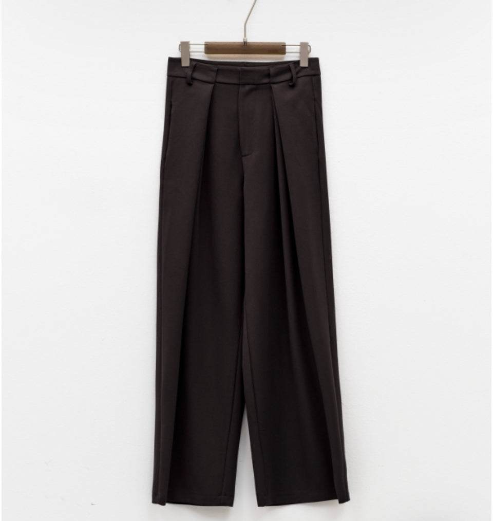 Wide leg pleated trouser