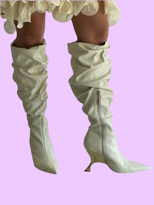 Leather knee boots with gathering