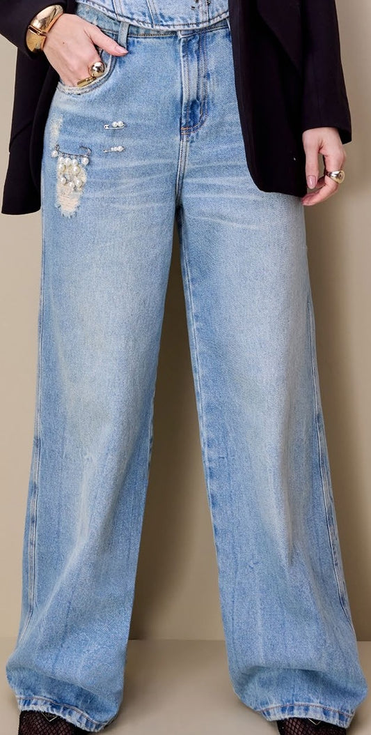 Denim pants with brooches