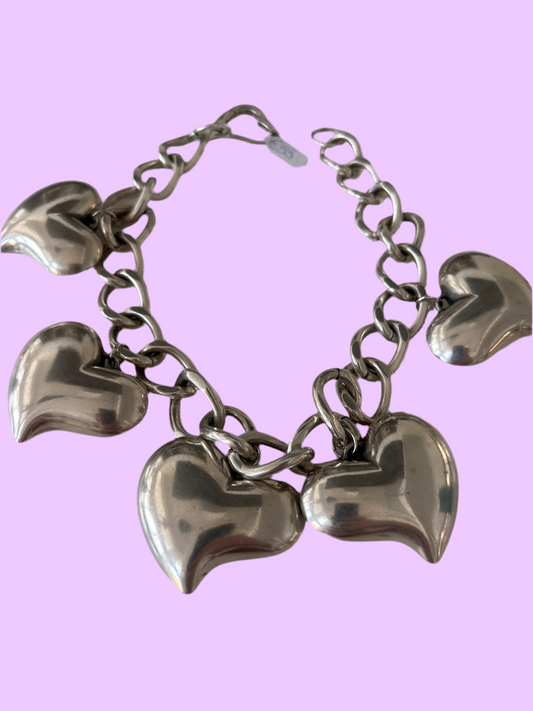 Silver short chain with heart pendands