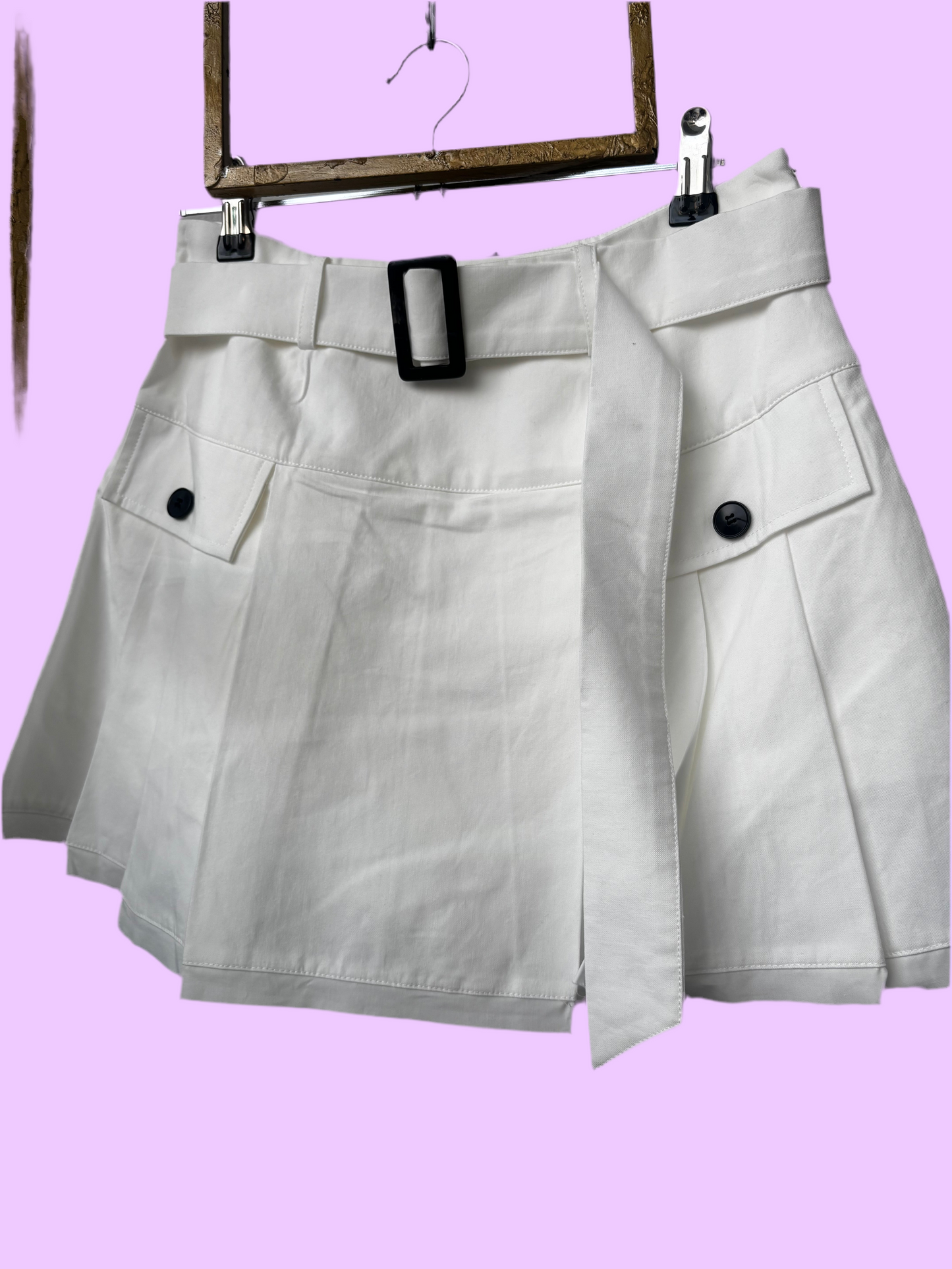 Mini skirt with white cotton lining