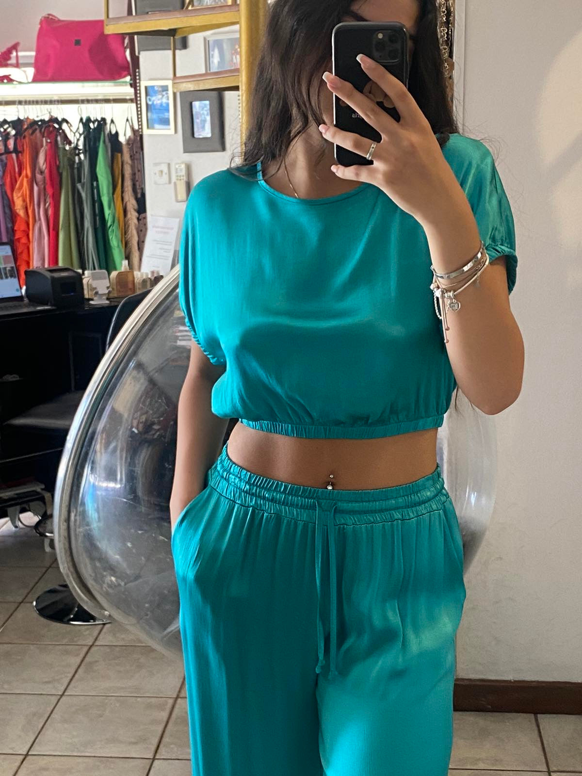 Crop top round neck with elastic band on the waist
