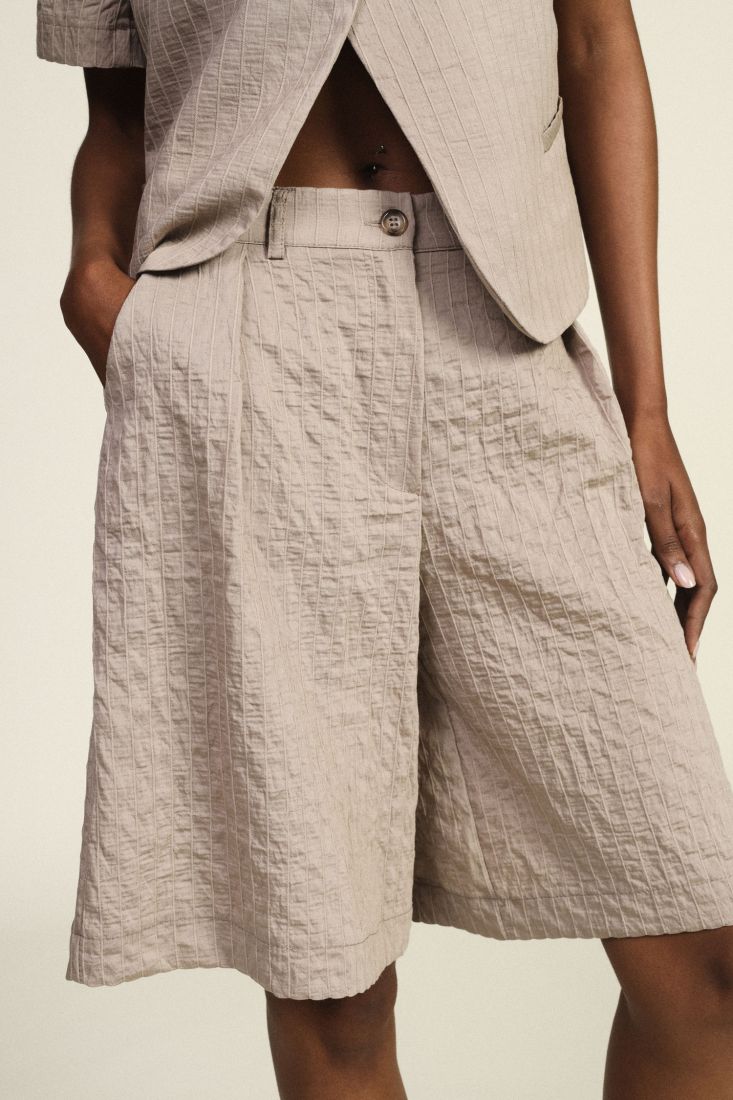 Bermuda shorts with stripes and front pleats Baroc Boutique