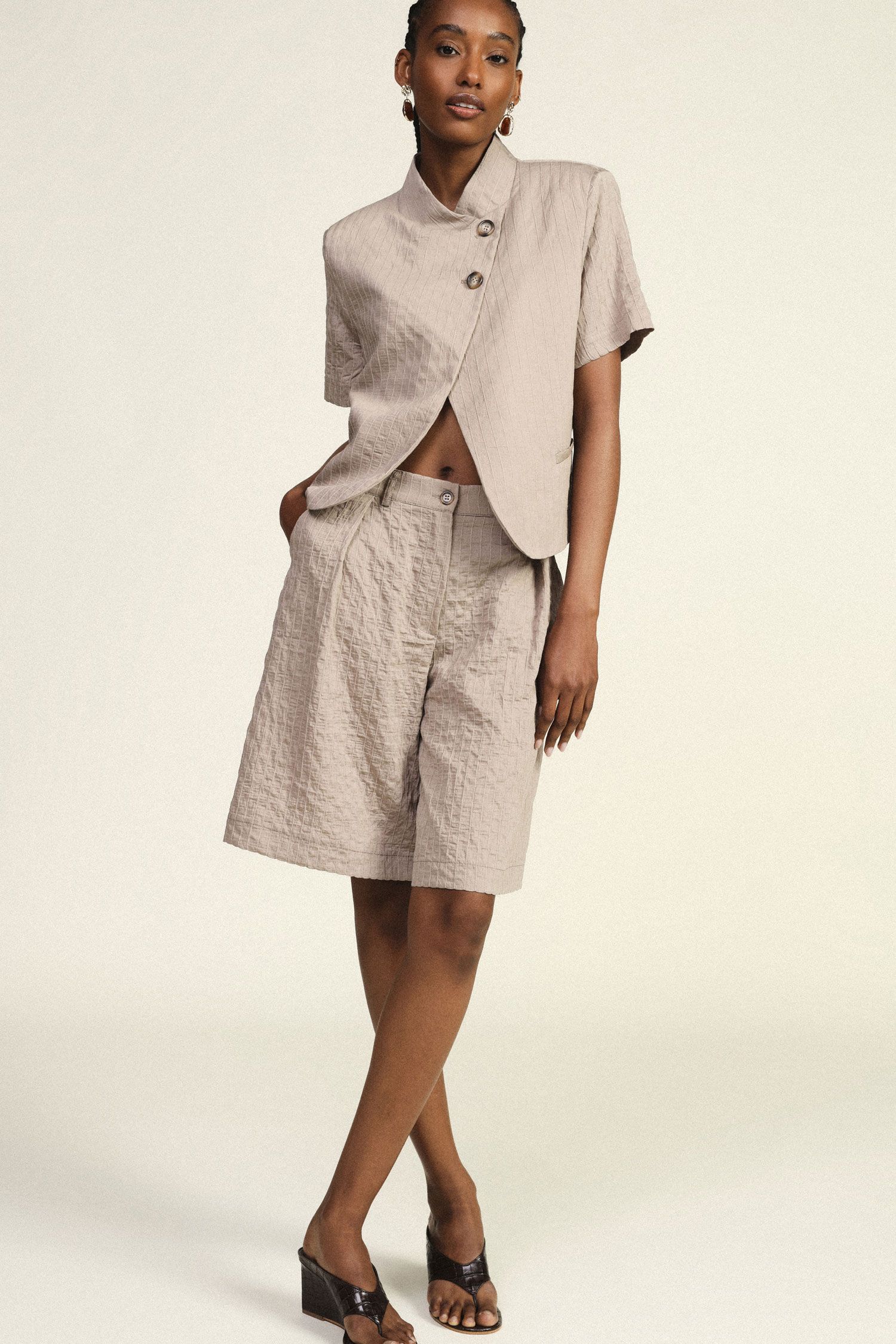 Bermuda shorts with stripes and front pleats Baroc Boutique
