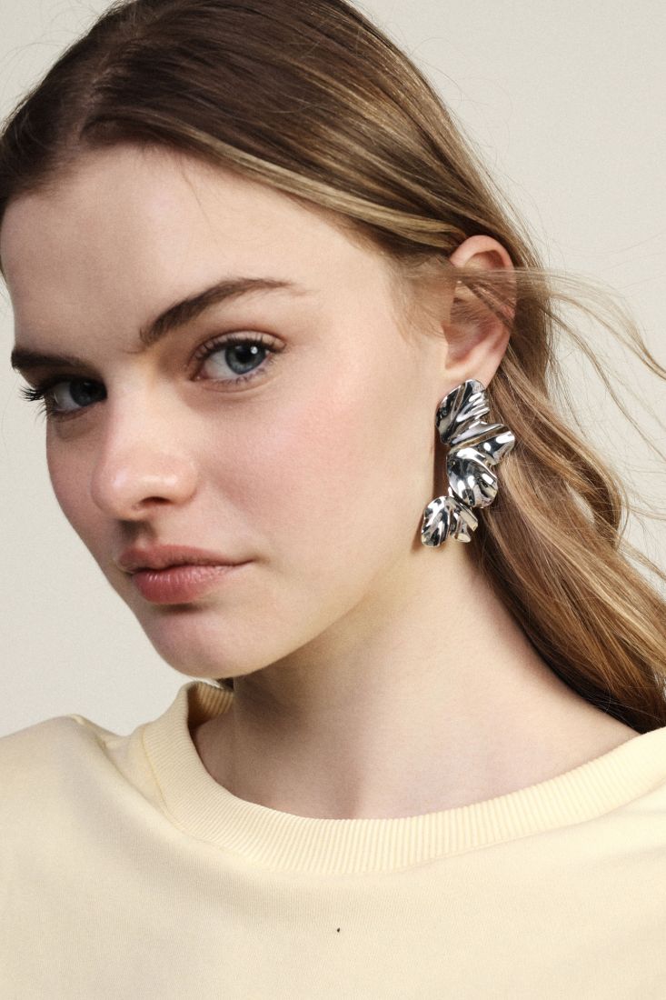 Clip earrings with satin leaf design Baroc Boutique