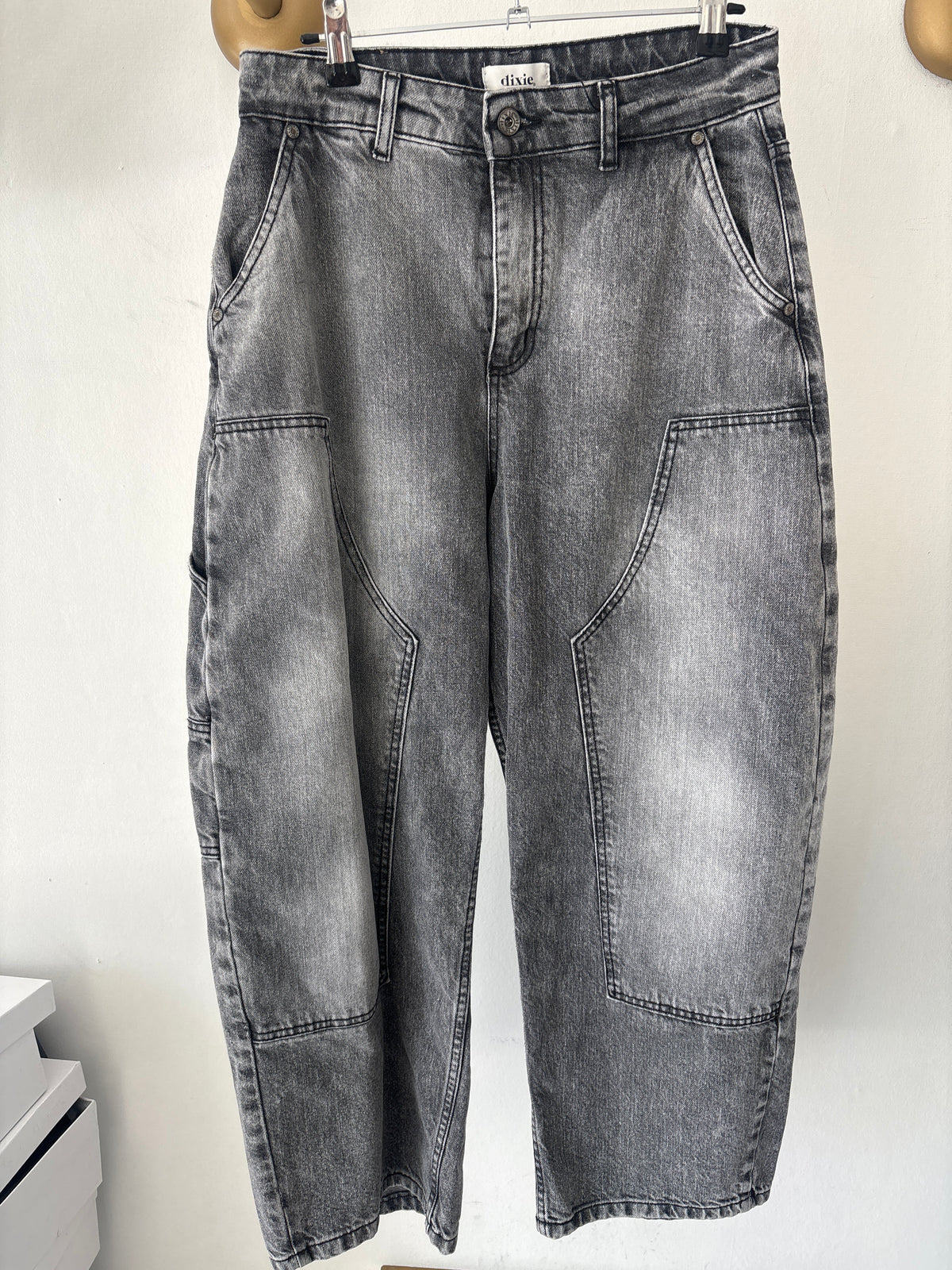 Gray barrel style denim pants Baroc Boutique