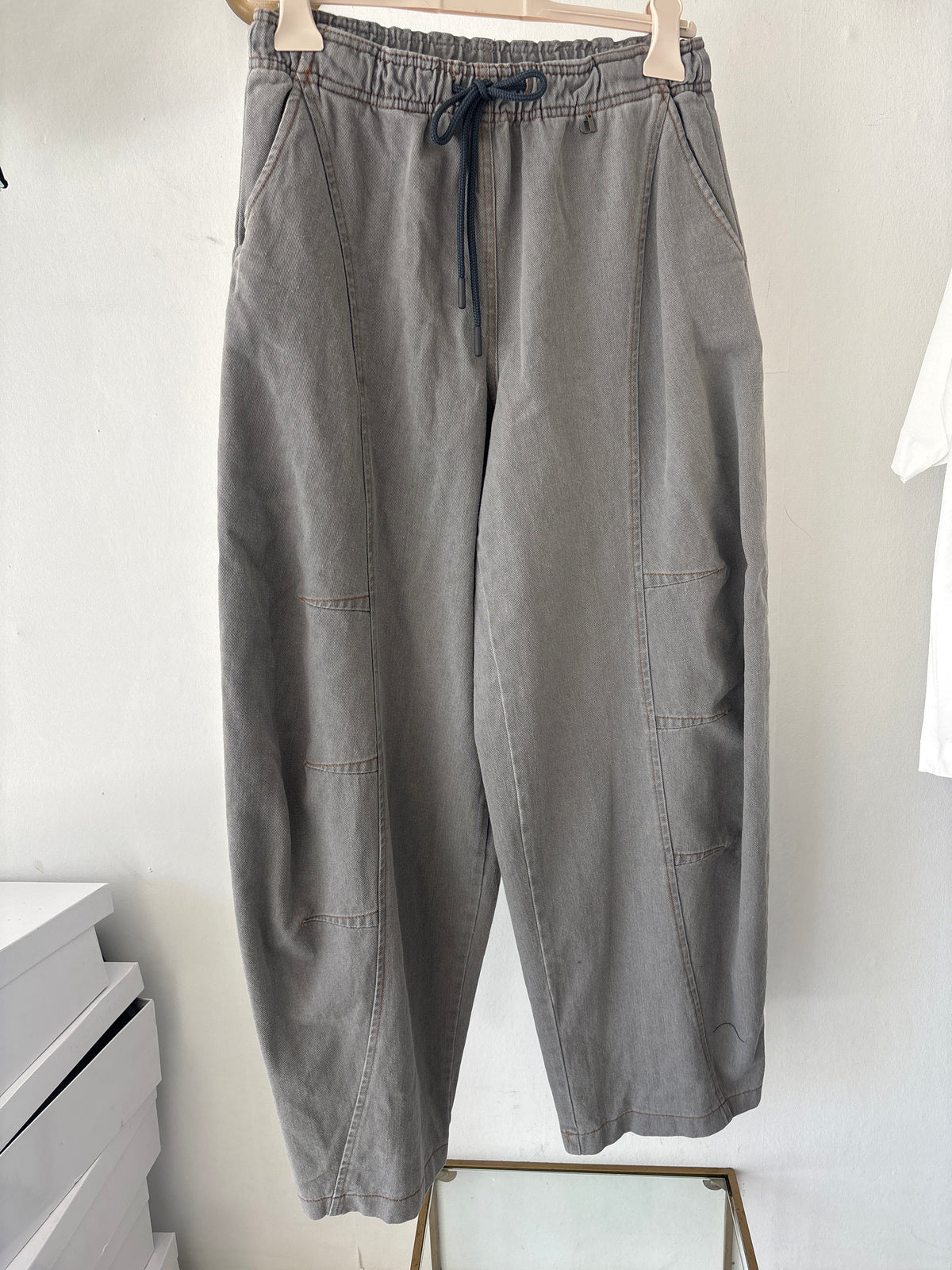 Gray barrel trouser with drawstring on the waist Baroc Boutique