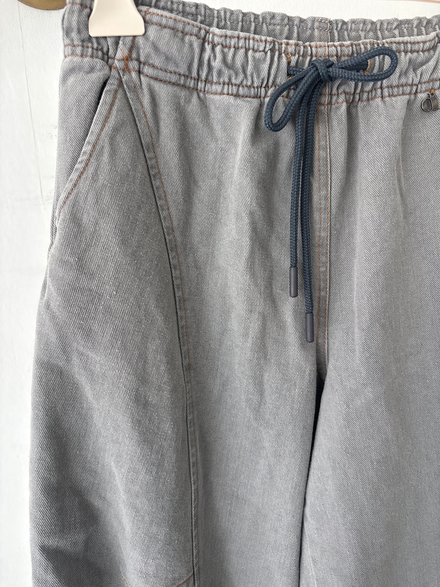 Gray barrel trouser with drawstring on the waist Baroc Boutique