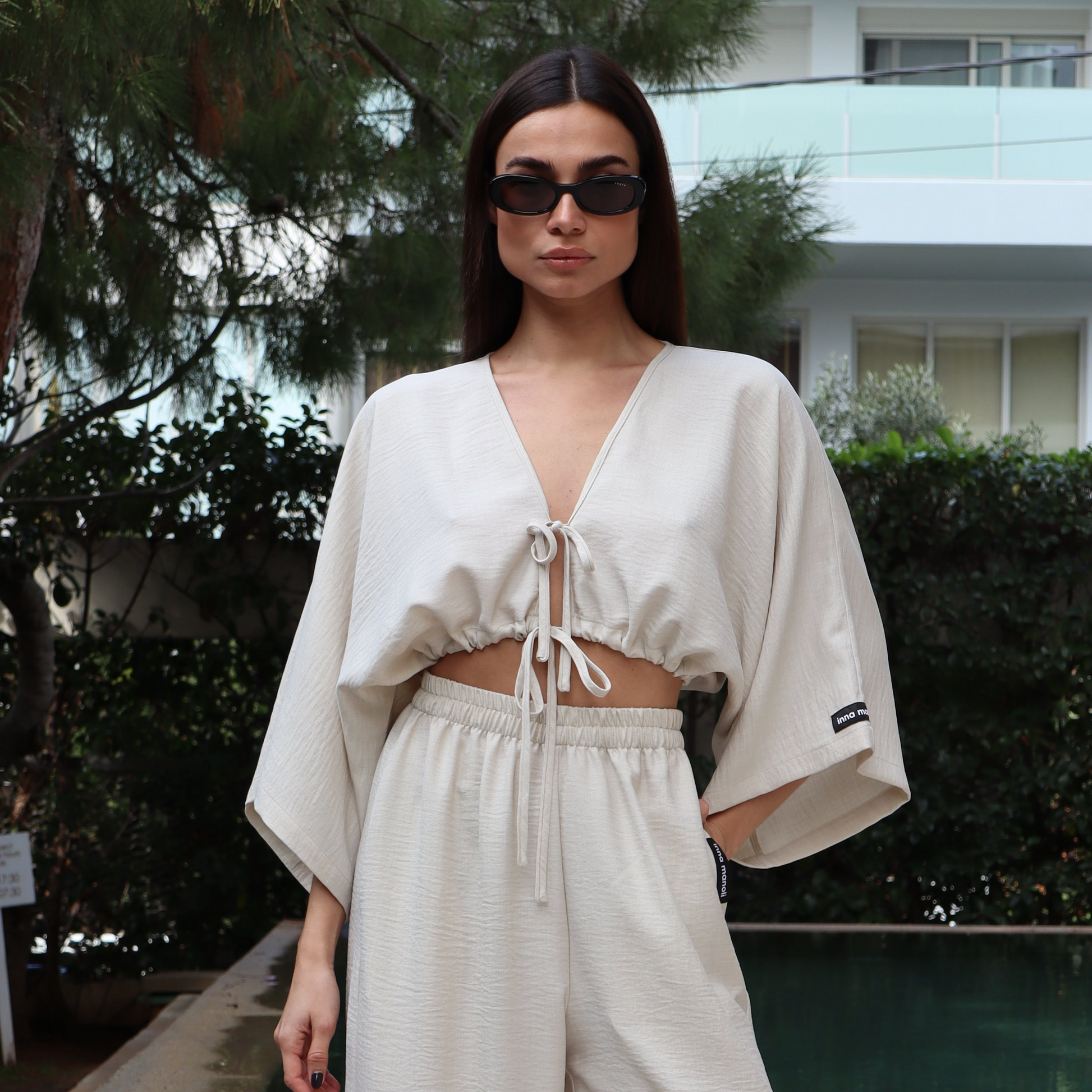 Beige sleeves with strings on the front Baroc Boutique One size