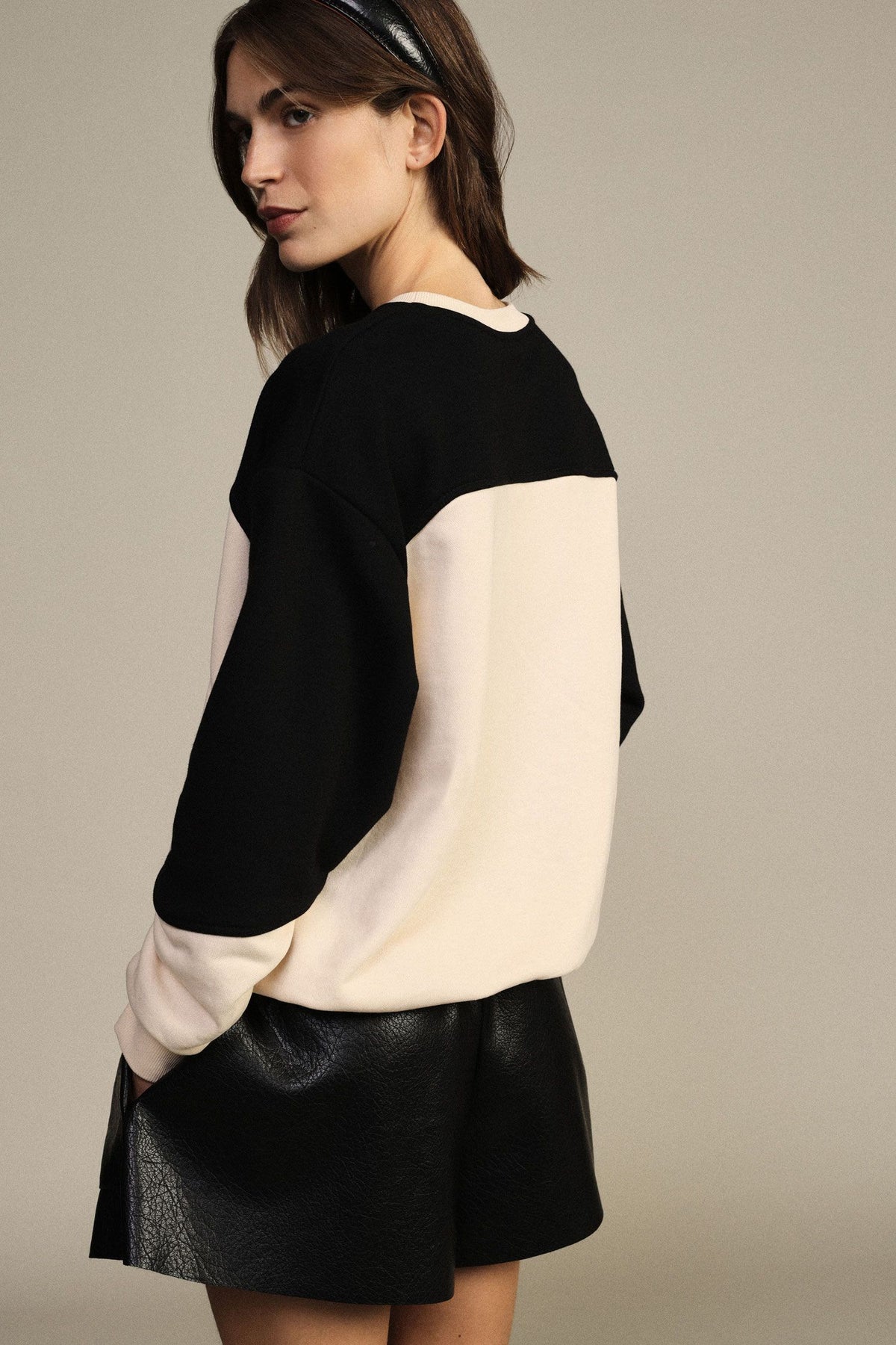 Sweatshirt with Tokyo print and crew neck Baroc Boutique ONE SIZE