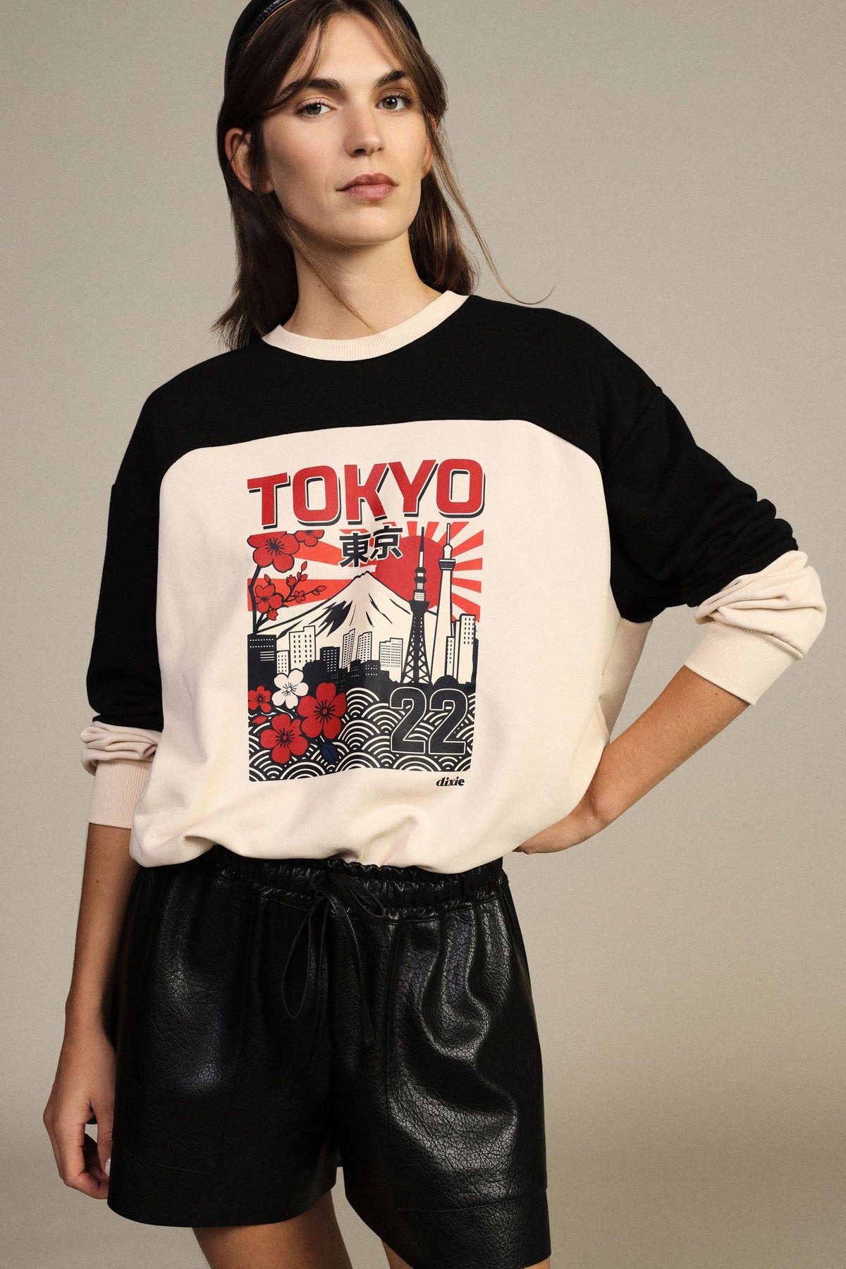 Sweatshirt with Tokyo print and crew neck Baroc Boutique ONE SIZE